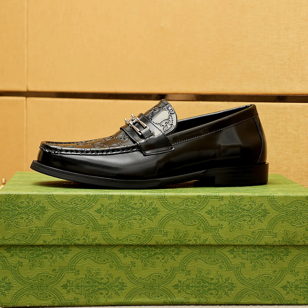 Men's shoes 💰480 💐 Product trademark: GUCCI "Gucci" casual leather shoes Regular size: 38-44 (45.46🉑️customized) Product materials: Selected imported first-layer open-edge beaded cowhide embossed upper + luxury hardware buckle, imported water-dyed cowhide leather lining. Strong three-dimensional visual effect, original outsole color: 2 colors available